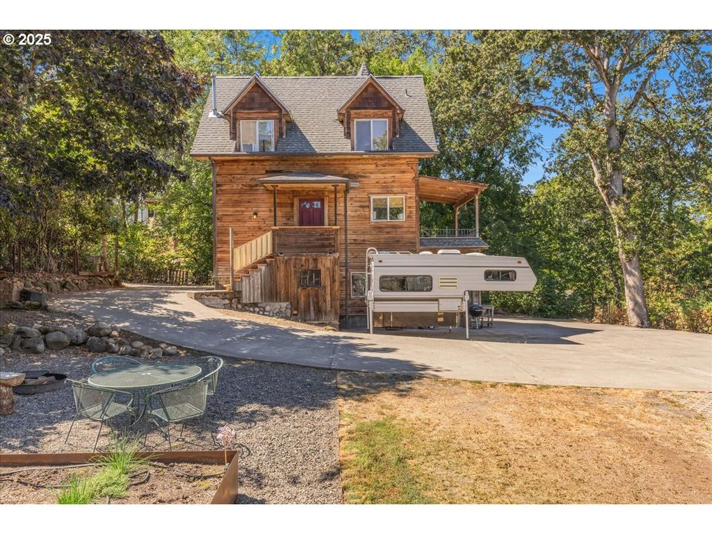 2260 SHERMAN Ave, Hood River, OR 97031