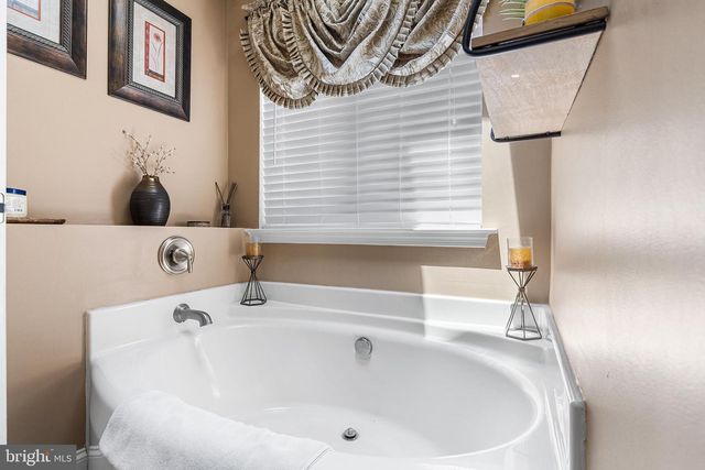 114 BRANCH HILL DR, Egg Harbor Township, NJ 08234
