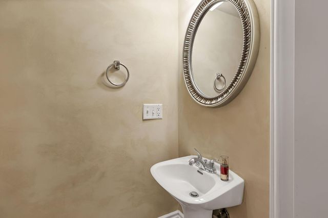 615 E Town Street, Columbus, OH 43215