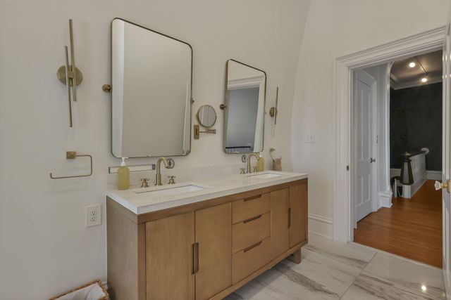 615 E Town Street, Columbus, OH 43215