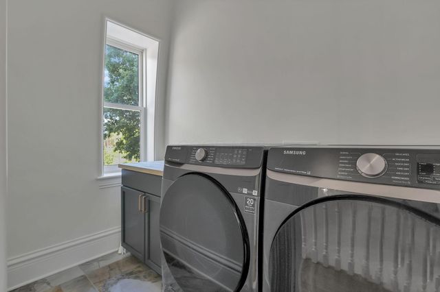 615 E Town Street, Columbus, OH 43215