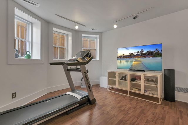 615 E Town Street, Columbus, OH 43215