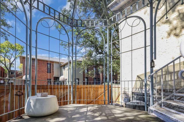 615 E Town Street, Columbus, OH 43215