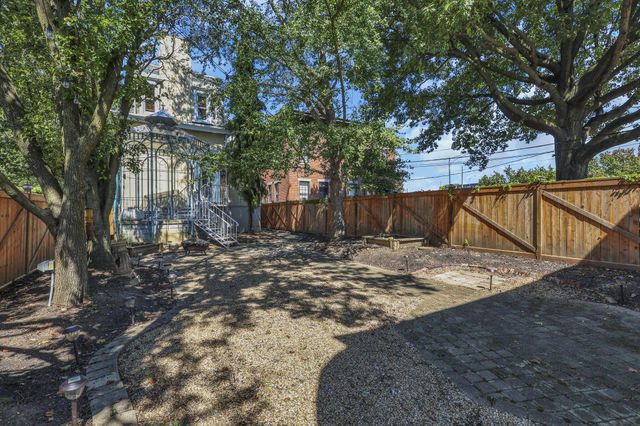 615 E Town Street, Columbus, OH 43215