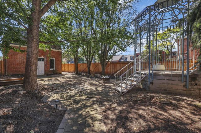 615 E Town Street, Columbus, OH 43215