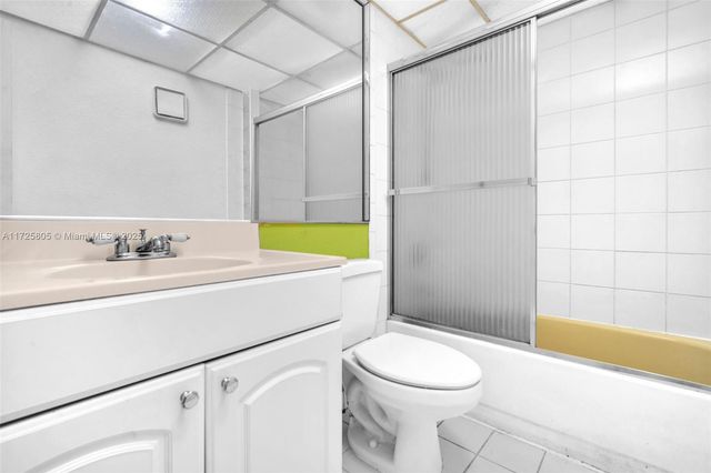 12104 SW 110th St Cir S, Miami, FL 33186