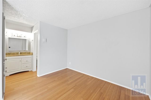 1111 W 10th ST 209, Austin, TX 78703