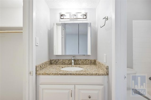 1111 W 10th ST 209, Austin, TX 78703
