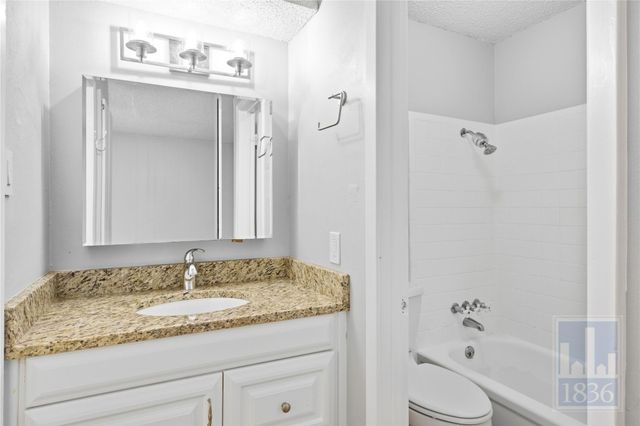1111 W 10th ST 209, Austin, TX 78703