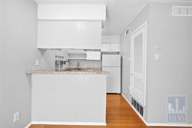 1111 W 10th ST 209, Austin, TX 78703