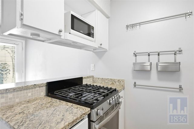 1111 W 10th ST 209, Austin, TX 78703
