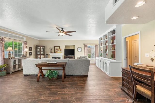 42204 Round Hill, Lancaster, CA 93536