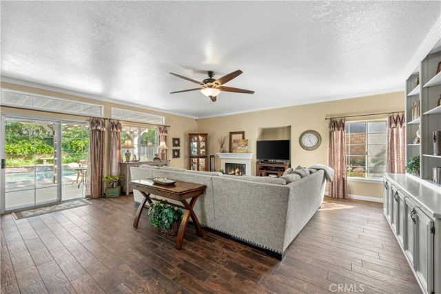 42204 Round Hill, Lancaster, CA 93536