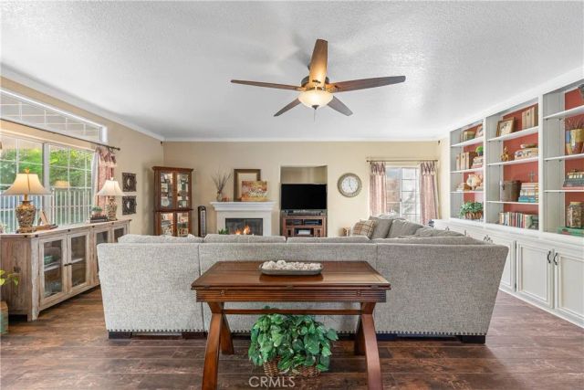 42204 Round Hill, Lancaster, CA 93536