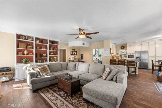 42204 Round Hill, Lancaster, CA 93536