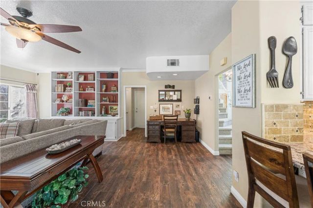 42204 Round Hill, Lancaster, CA 93536