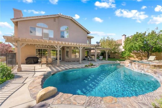 42204 Round Hill, Lancaster, CA 93536