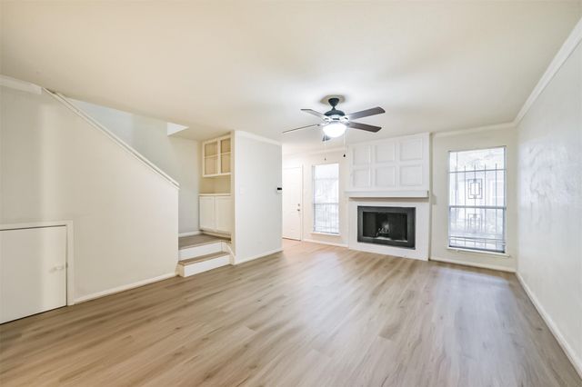 5917 Fairdale Lane 10, Houston, TX 77057