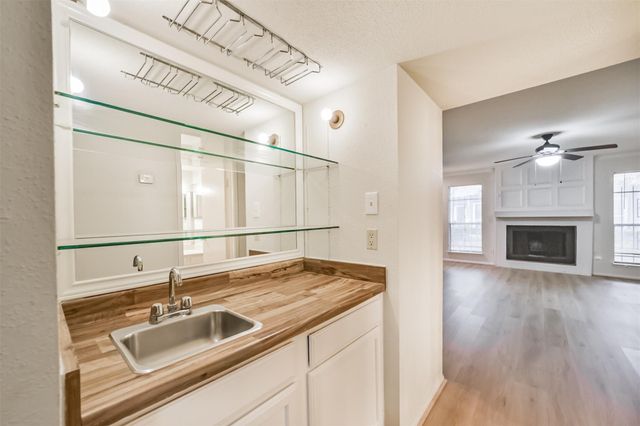 5917 Fairdale Lane 10, Houston, TX 77057