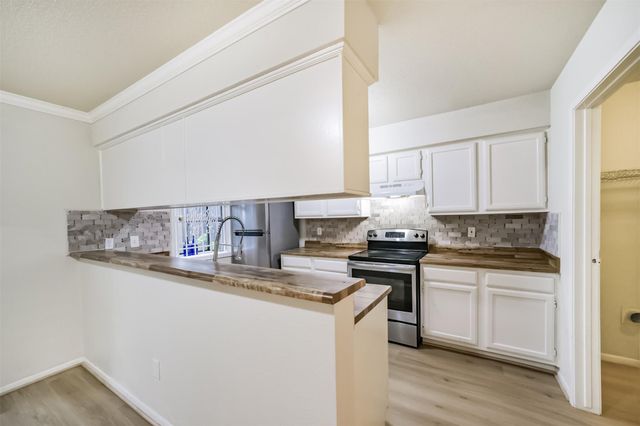 5917 Fairdale Lane 10, Houston, TX 77057