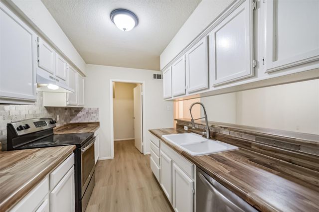 5917 Fairdale Lane 10, Houston, TX 77057