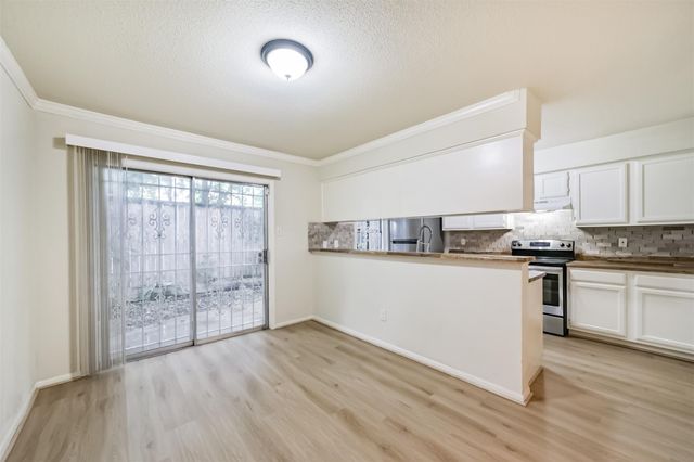 5917 Fairdale Lane 10, Houston, TX 77057