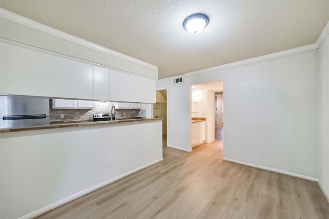 5917 Fairdale Lane 10, Houston, TX 77057