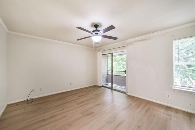 5917 Fairdale Lane 10, Houston, TX 77057