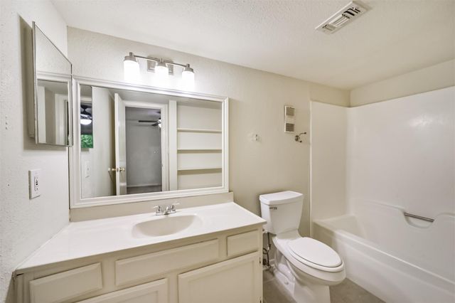 5917 Fairdale Lane 10, Houston, TX 77057