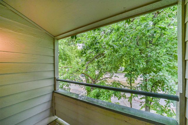 5917 Fairdale Lane 10, Houston, TX 77057