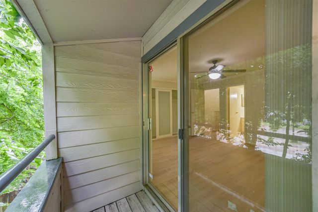 5917 Fairdale Lane 10, Houston, TX 77057