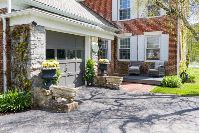 1677 Barnumville Road, Manchester, VT 05255