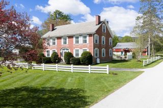 1677 Barnumville Road, Manchester, VT 05255