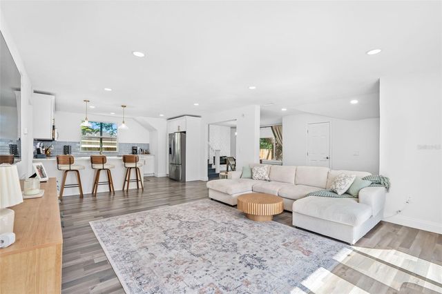 2201 50TH AVENUE N, St Petersburg, FL 33714