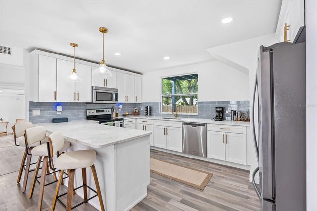 2201 50TH AVENUE N, St Petersburg, FL 33714