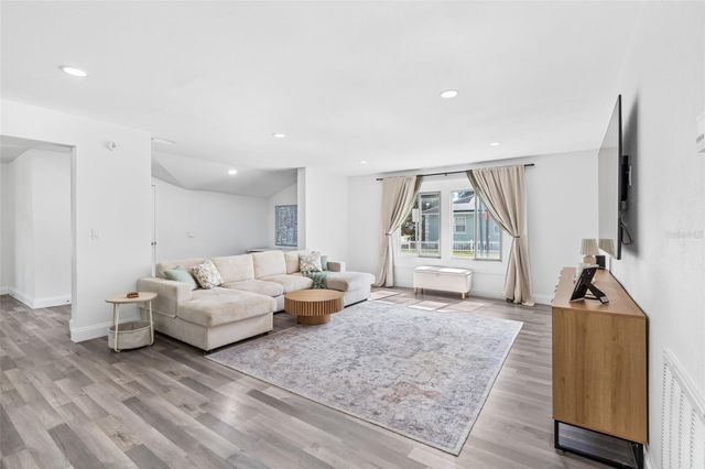 2201 50TH AVENUE N, St Petersburg, FL 33714