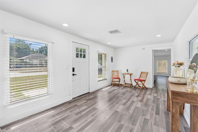 2201 50TH AVENUE N, St Petersburg, FL 33714