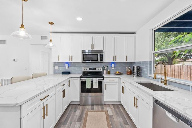 2201 50TH AVENUE N, St Petersburg, FL 33714