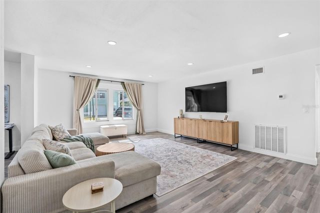 2201 50TH AVENUE N, St Petersburg, FL 33714