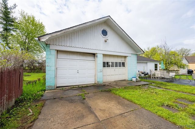233 Olmstead Avenue, Lancaster, NY 14043