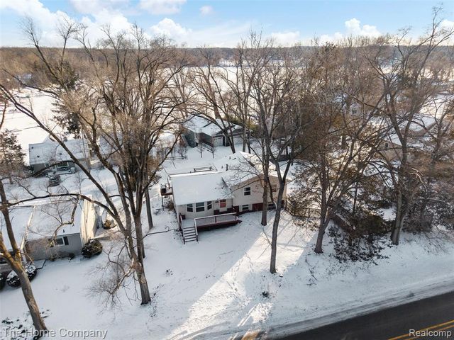 3821 Langley Drive, Pinckney, MI 48169