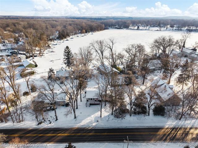 3821 Langley Drive, Pinckney, MI 48169