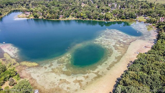 3821 Langley Drive, Pinckney, MI 48169