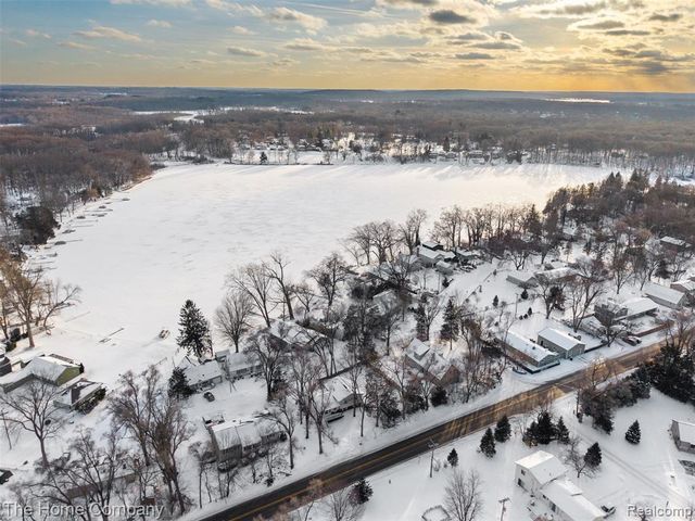 3821 Langley Drive, Pinckney, MI 48169