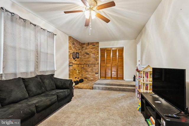 2 BELL AIR CT, Fredericksburg, VA 22405