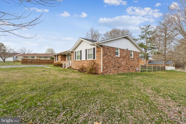 2 BELL AIR CT, Fredericksburg, VA 22405