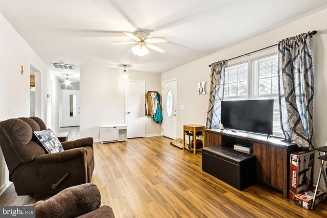 2 BELL AIR CT, Fredericksburg, VA 22405