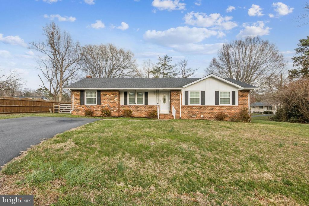 2 BELL AIR CT, Fredericksburg, VA 22405