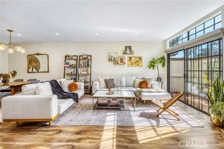 4374 Ventura Canyon 6, Sherman Oaks, CA 91423