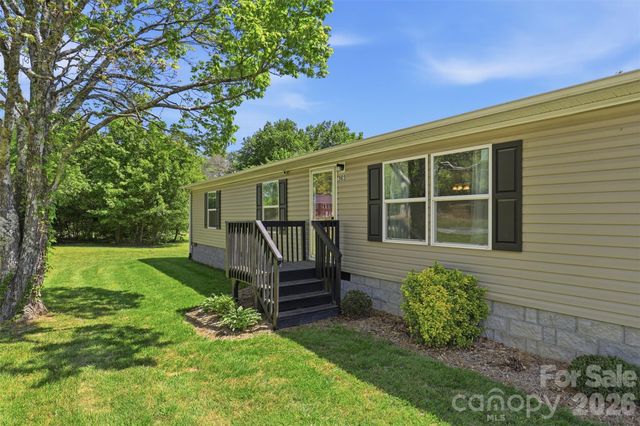 363 Banner Farm Road, Mills River, NC 28759